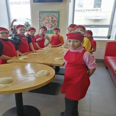 Учащиеся 4 "Г" класса посетили мастер-класс в одной из самых известных пиццерий нашего города.