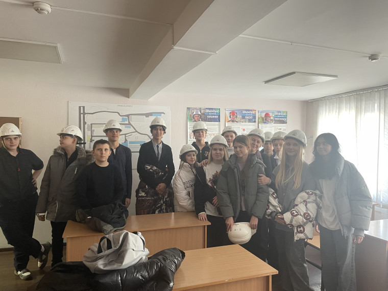В рамках профориентационной работы учащиеся 7 «Б» класса посетили предприятие БКЖБИ №2, входящее в группу компаний «Союз».